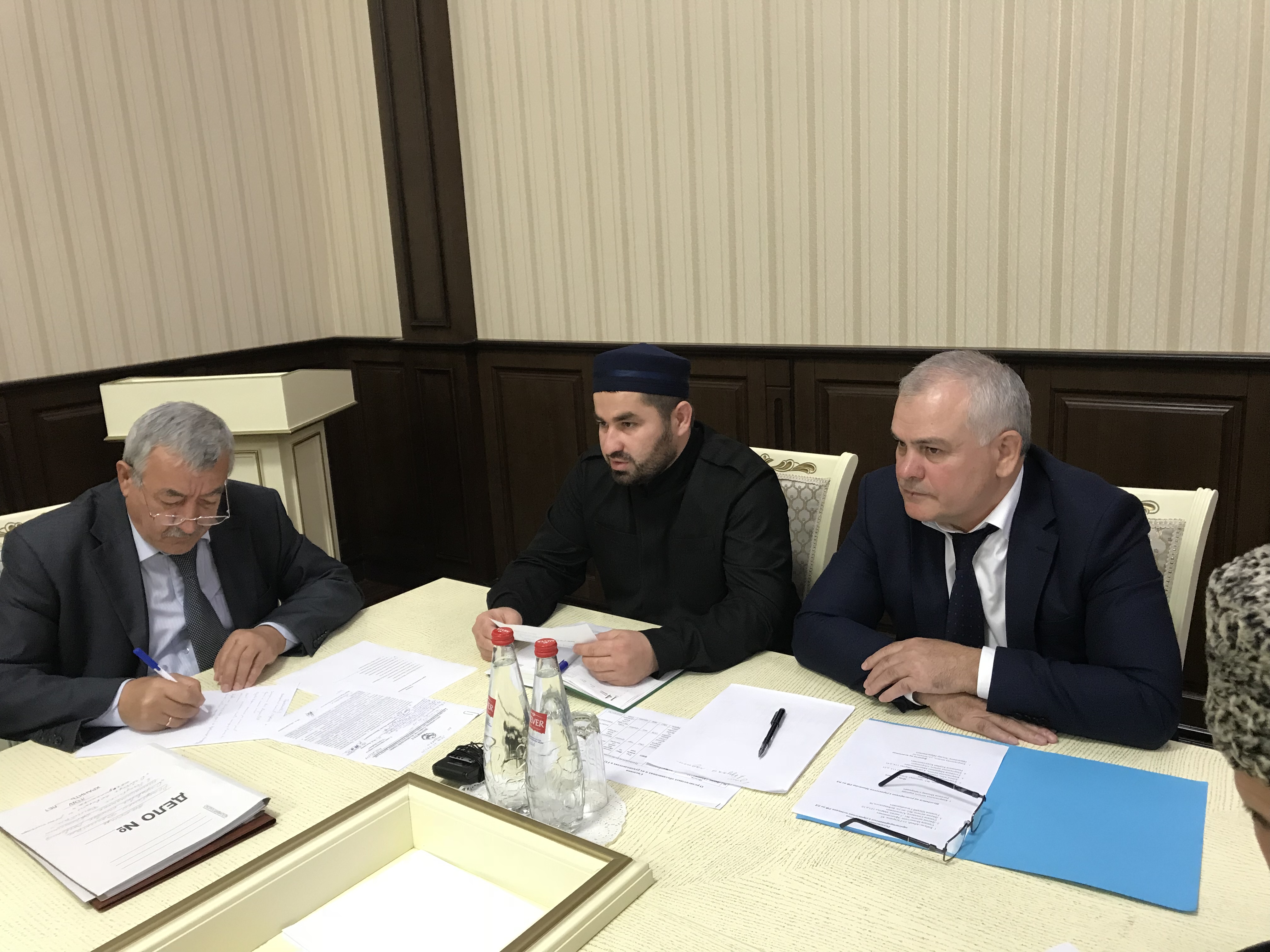 Заместитель главы администрации Джалалутдин Алирзаев встретился с имамами мечетей