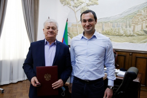 Глава Дербента вручил почетные грамоты и благодарственные письма членам территориальной избирательной комиссии