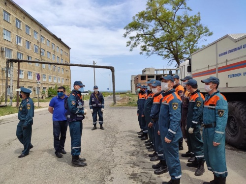 Специалисты МЧС готовятся к мероприятию по дезинфекции центральной больницы Дербента