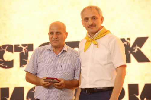 Айваз Алиханов и Гюльпери Мирзабалаева награждены Почетным знаком «За укрепление межнационального мира и согласия»
